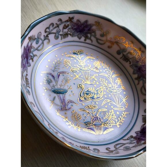 Trinket/Jewelry Dish Andrea by Sadek-Japan-Gold Outlined-Swan-Purple-Scalloped - Picture 3 of 12